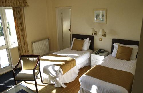 Exmouth Bed & Breakfast | Discover The Devoncourt Resort with Oceanfront Amenities
