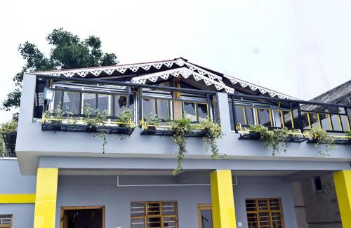 Karsiyang House | Discover the Dew Drop Home Stay: Family-Friendly Retreat