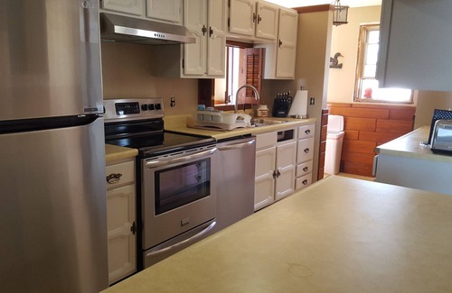 Atwater Cabin | Discover the Gem at Diamond Lake with Spa and Pool Access