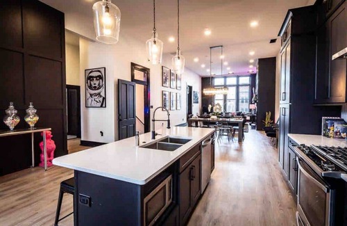 Paducah House | Highly Rated The Dim Light: Family-Friendly in Downtown Paducah