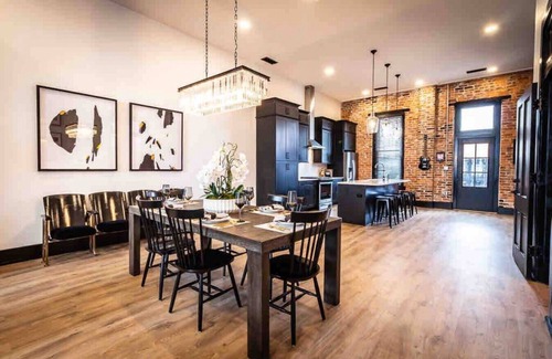 Paducah House | Highly Rated The Dim Light: Family-Friendly in Downtown Paducah