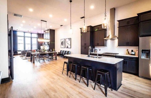 Paducah House | Highly Rated The Dim Light: Family-Friendly in Downtown Paducah