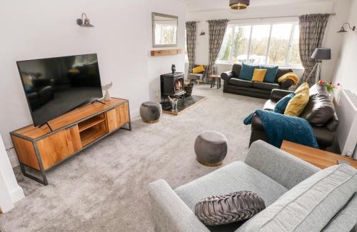 Wiseman's Bridge House | Explore Pet-Friendly Comfort at The Dingle - 4 Star Retreat