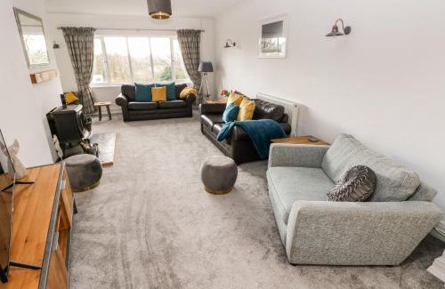 Wiseman's Bridge House | Explore Pet-Friendly Comfort at The Dingle - 4 Star Retreat