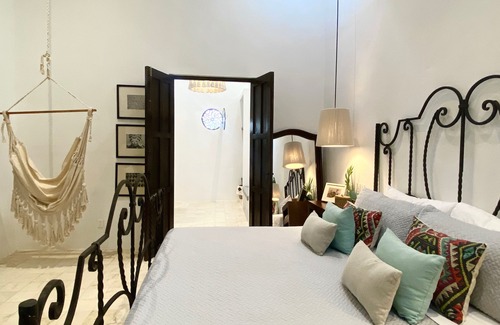 Barrio de Santiago Hotel | Experience The Diplomat Boutique Hotel: 4-Star Oasis with Spa