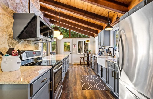 Rowleys Bay House | Idyllic Waterfront Retreat Steps from Sister Bay