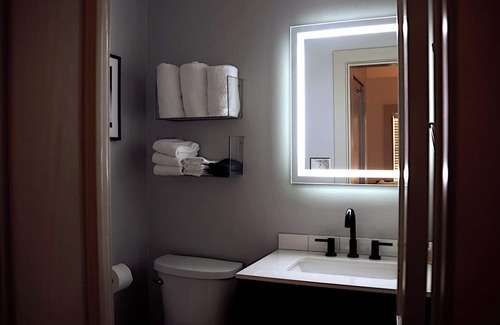 Brenham Hotel | Unforgettable Stay at The Dixie Motel Brenham with Spa & Dining