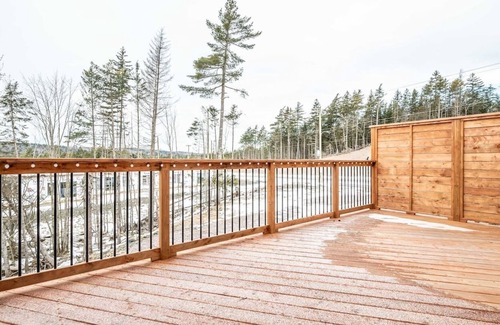 Bedford House | The Doane - Modern 4br located in West Bedford.