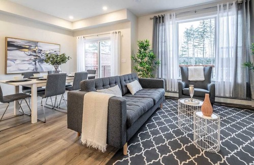 Bedford House | The Doane - Modern 4br located in West Bedford.