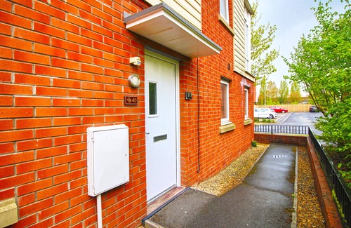 Newport House | Discover The Dock House - Central Newport with Family Amenities