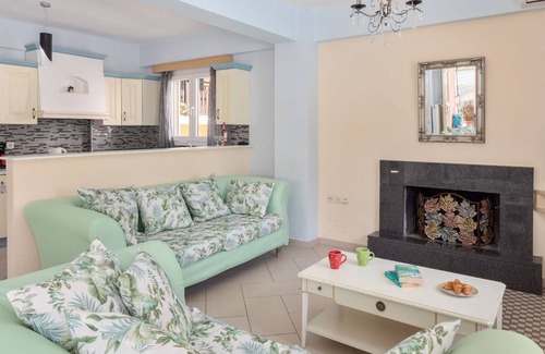 Kassiopi Villa | Relax at The Doctors House in Kassiopi with Pool Access