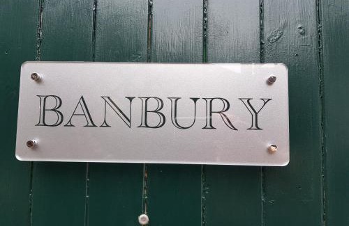 Chipping Sodbury Bed & Breakfast | Pet-Friendly Retreat at The Dog Inn with Great Amenities