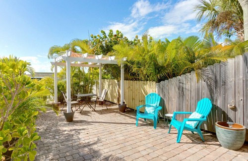 Cocoa Beach Apartment | Relax at The Dolphin Den: Steps from Beach & River Access