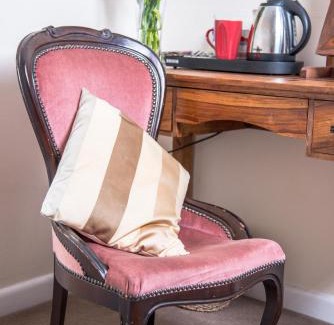 Wincanton Hotel | Pet Friendly Dolphin Hotel with Breakfast & Family Amenities