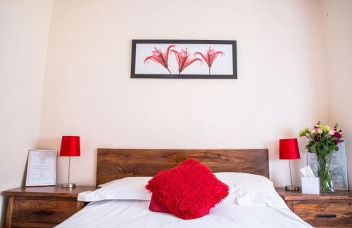 Wincanton Hotel | Pet Friendly Dolphin Hotel with Breakfast & Family Amenities
