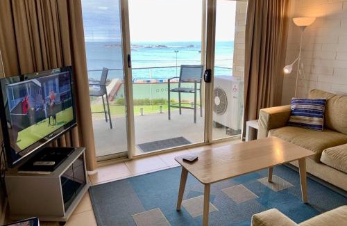 Port Elliot Apartment | Unforgettable Beachfront Escape at The Dolphins 7