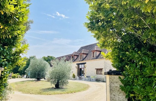 Sainte-Foy-de-Longas Cottage | Exceptional Domaine de Camberoux: Pet-Friendly Paradise