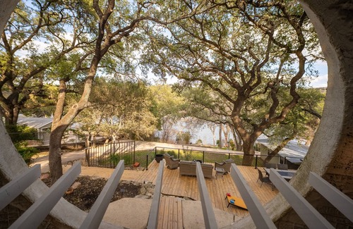 Lakeshore Addition House | The DOME House ~An Iconic Stay on Lake Austin~