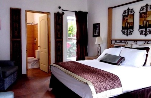 Bagope Bed & Breakfast | Discover The Domes Bed and Breakfast with Oceanfront Pools