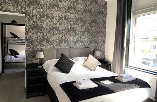 Newcastle Bed & Breakfast | Inviting Stay at Donard Hotel with Breakfast & Family Amenities