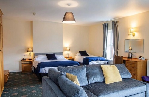 Newcastle Bed & Breakfast | Inviting Stay at Donard Hotel with Breakfast & Family Amenities