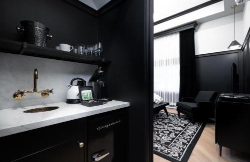 Collingwood Hotel | Eco-Friendly Retreat at The Dorchester Hotel - 10/10 Rated