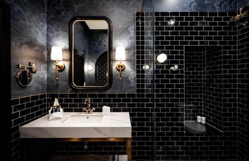 Collingwood Hotel | Eco-Friendly Retreat at The Dorchester Hotel - 10/10 Rated
