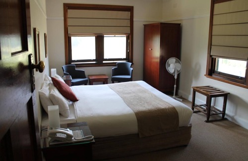 Moss Vale Bed & Breakfast | Golf Course Retreat at The Dormie House with Family-Friendly Perks