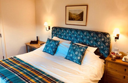 Withyham Bed & Breakfast | Delightful Dorset Arms Cottage & Pub: Pet-Friendly Retreat