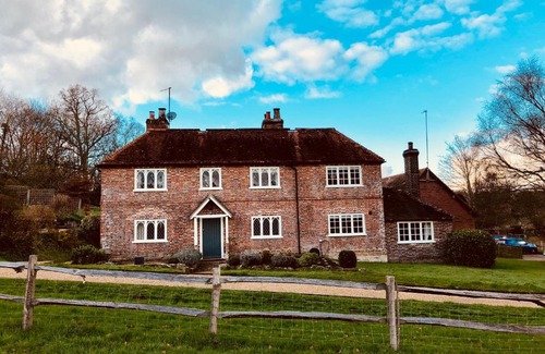 Withyham Bed & Breakfast | Delightful Dorset Arms Cottage & Pub: Pet-Friendly Retreat