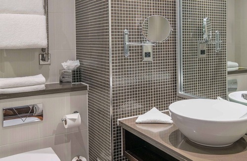City Centre Hotel | Discover DoubleTree by Hilton Stratford-upon-Avon - 4-Star Retreat