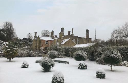 Stow Bardolph House | Discover Comfort at The Dower House – Pet and Child Friendly
