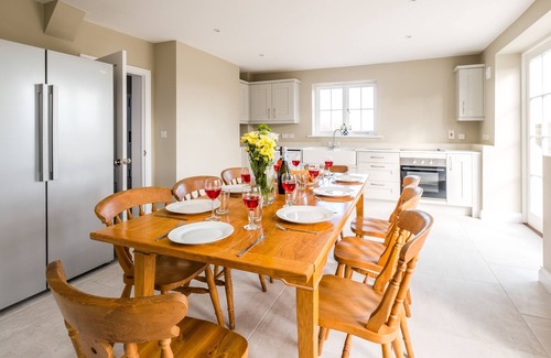 Leiston Cottage | Unwind at The Dower House: Perfect for Families & Groups