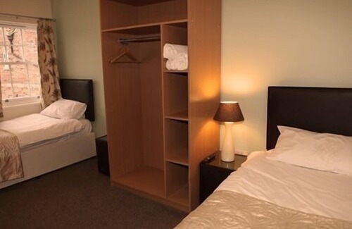 Snaith Hotel | Budget-Friendly Retreat at The Downe Arms with Breakfast