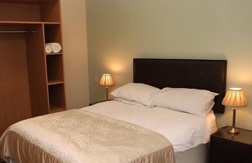 Snaith Hotel | Budget-Friendly Retreat at The Downe Arms with Breakfast