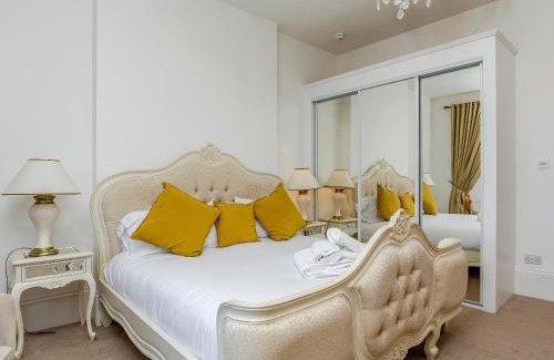Babbacombe Apartment | Family-Friendly Apartments in Torquay, UK - Rated 8.9/10