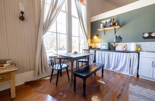 Heritage House | Experience The Downtown Abbey: 10/10 Rated with Pool & Breakfast