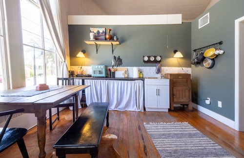 Heritage House | Experience The Downtown Abbey: 10/10 Rated with Pool & Breakfast