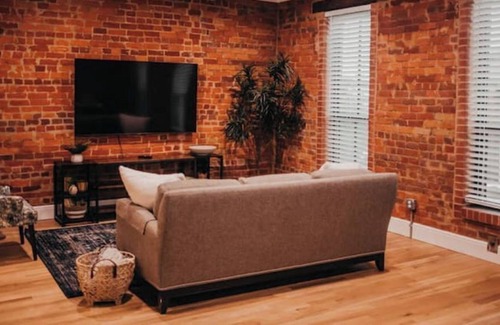 Ennis Apartment | Top-Rated Downtown Ennis Loft with Family-Friendly Amenities