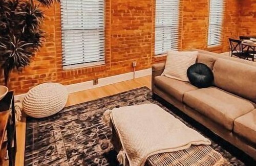 Ennis Apartment | Top-Rated Downtown Ennis Loft with Family-Friendly Amenities