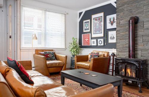 Revelstoke House | Discover The Downtown Hive: Family & Pet-Friendly Retreat