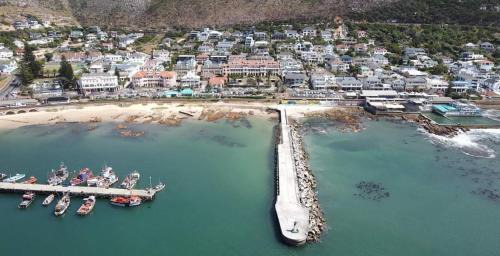 Kalk Bay House | Delightful Stay at The Dragon Tree Guesthouse with Kitchen