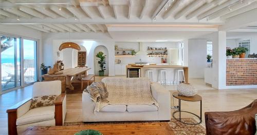 Kalk Bay House | Delightful Stay at The Dragon Tree Guesthouse with Kitchen