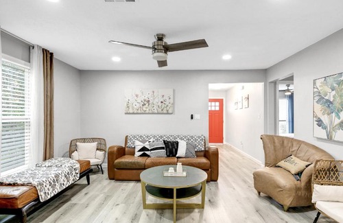 Brenham House | Cozy Dragonfly at Brenham - Steps from Downtown Attractions