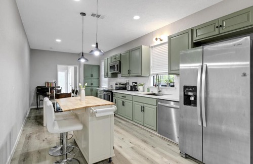 Brenham House | Cozy Dragonfly at Brenham - Steps from Downtown Attractions