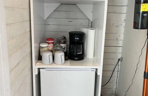 Alpine House | Discover Dragonfly Cottage - Downtown with Family-Friendly Amenities
