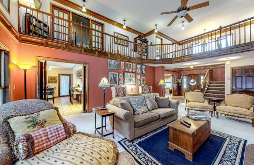 South Fork House | Discover Family-Friendly Stays at The Dragonfly Hotel