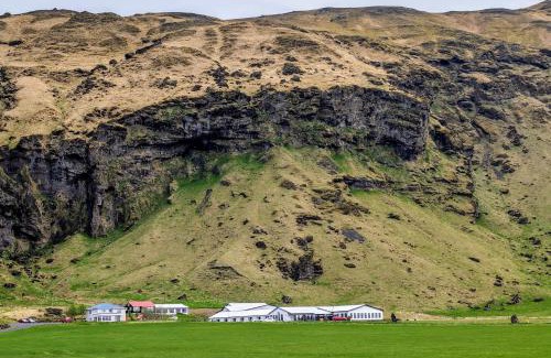 Eyvindarholar Hotel | Discover Hotel Drangshlid: Family-Friendly with Breakfast