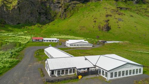 Eyvindarholar Hotel | Discover Hotel Drangshlid: Family-Friendly with Breakfast