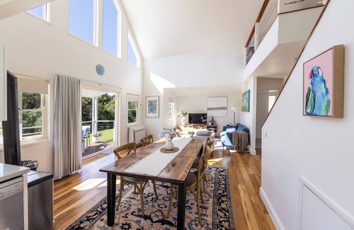 Woodhill Cottage | Indulge in The Drawing Rooms of Berry with Spa & Breakfast